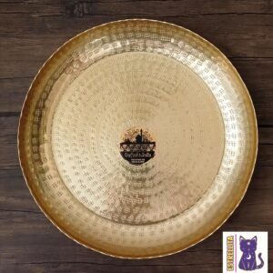 Platón metálico dorado